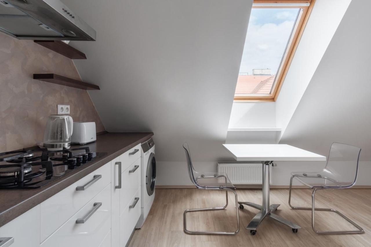 Apartment Attic Maisonette In Stresovice By Days Prag